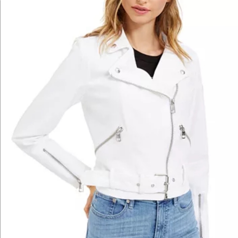 Calvin Klein - Picture 3 of 8